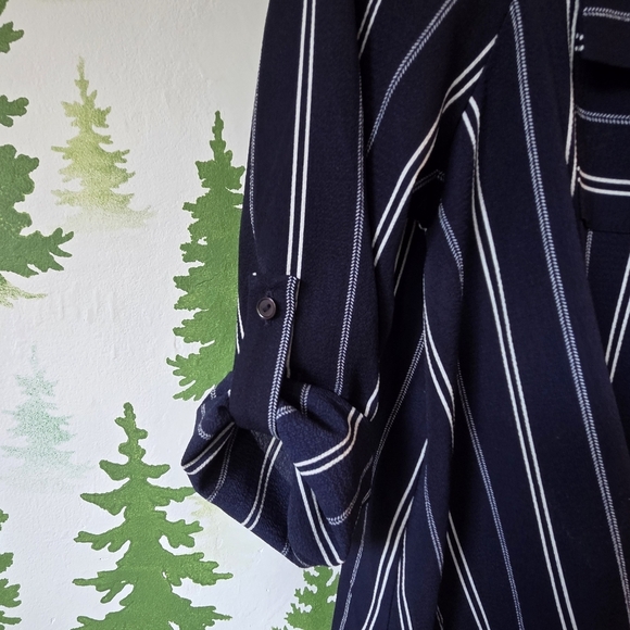 Monteau Striped Two Pocket Top - Picture 5 of 9